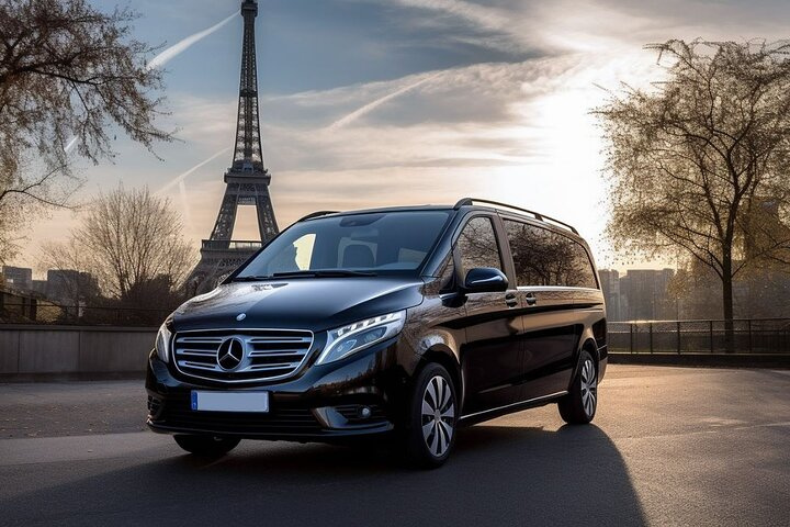 Chauffeur VTC professionnel avec carte VTC